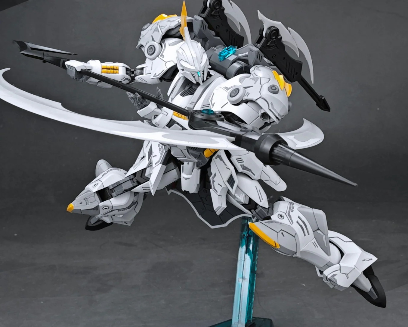 SNAA The Round Table Knights Iron Sickle Kai 1/144 Scale Model Kit